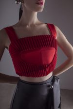 CROP TOP LOOP CLOSEUP